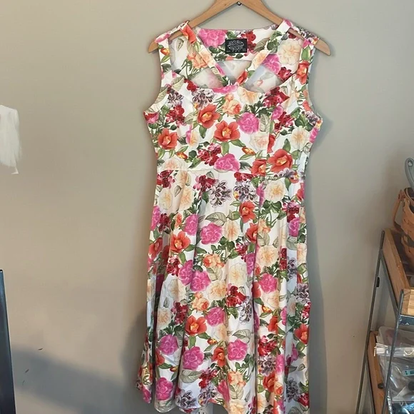 Retro Hearts and Roses 50s Adelaide Roses Swing Dress in Multicolor Size 10 - Picture 3 of 9